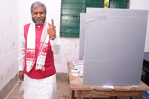 Jharkhand polls phase 2: BJP leader Babulal Marandi shows his finger marked with indelible ink