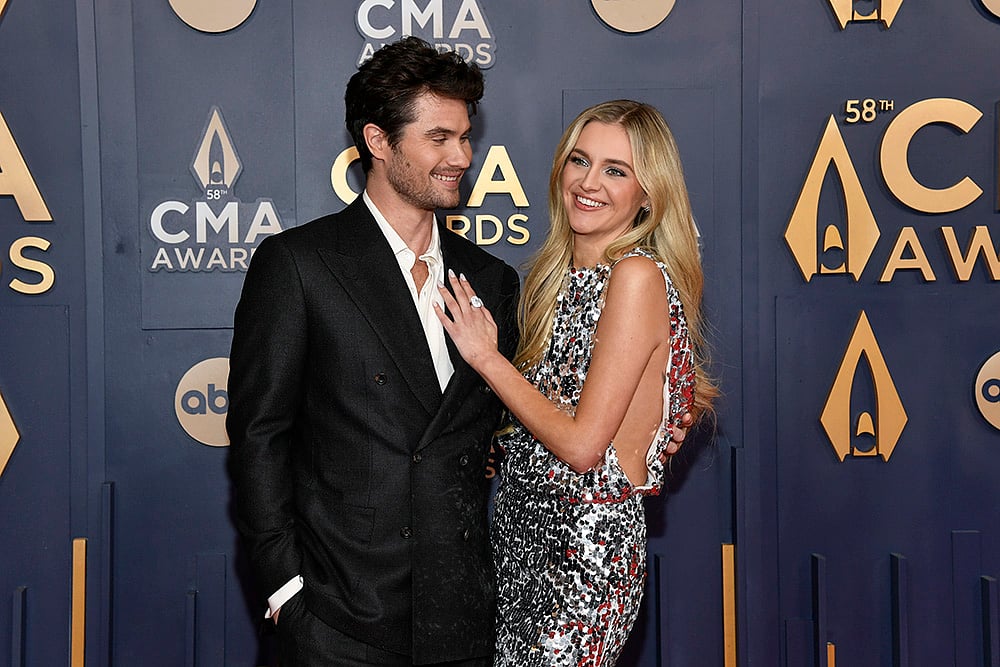 58th Annual CMA Awards photos_Chase Stokes and Kelsea Ballerini 