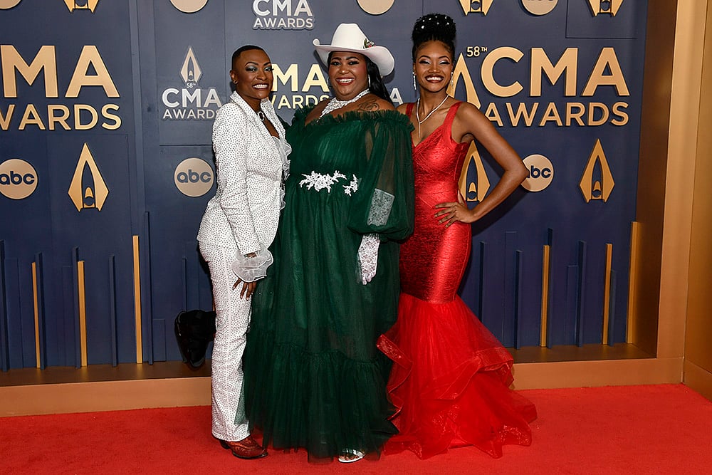 58th Annual CMA Awards photos_Trea Swindle, Danica Hart and Devynn Hart