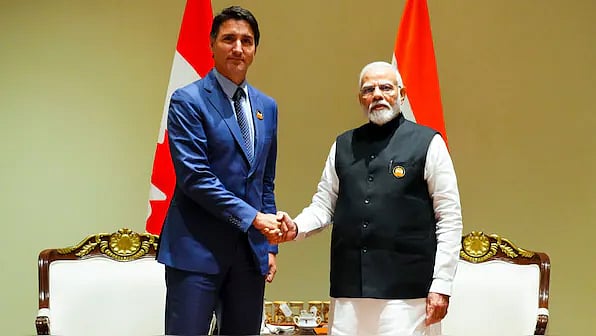 Canadian PM Justin Trudeau (L) with PM Narendra Modi (R) - AP