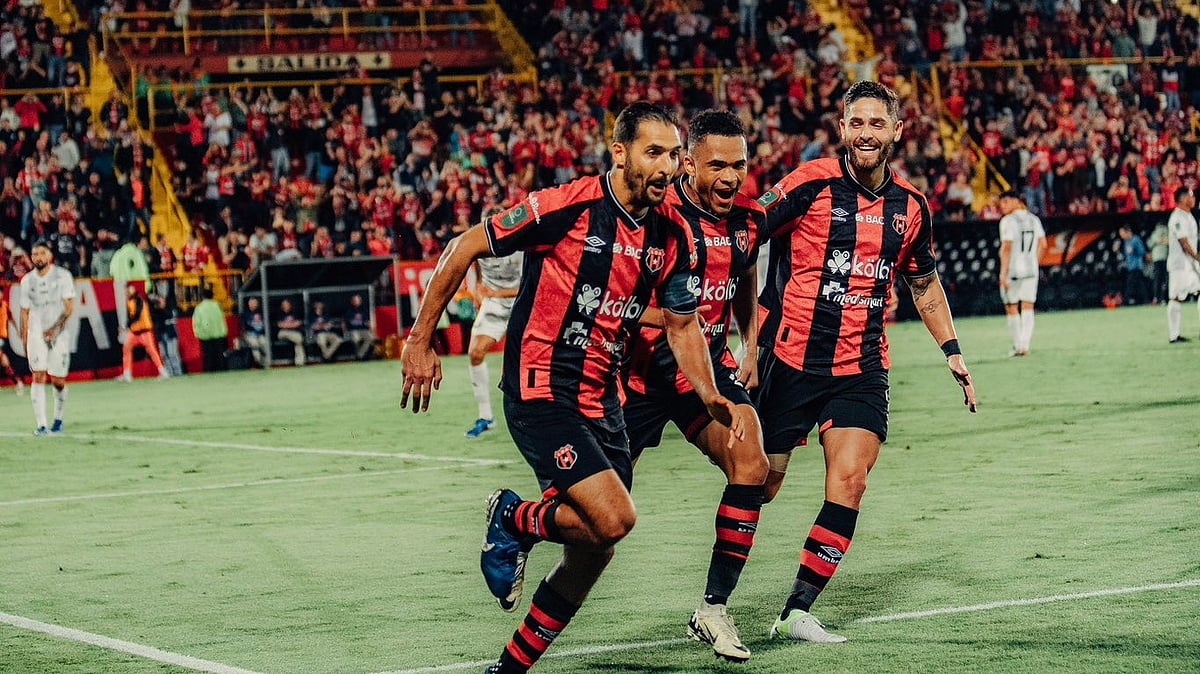 Photo: X | Alajuelense Official : Liga Deportiva Alajuelense players in the Costa Rica Premier Division match.