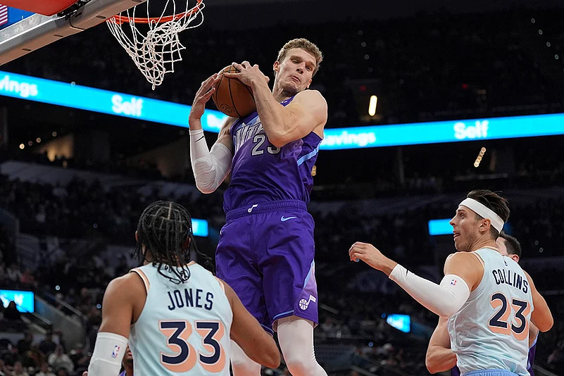 NBA Basketball San Antonio Spurs vs Utah Jazz match gallery_Lauri Markkanen