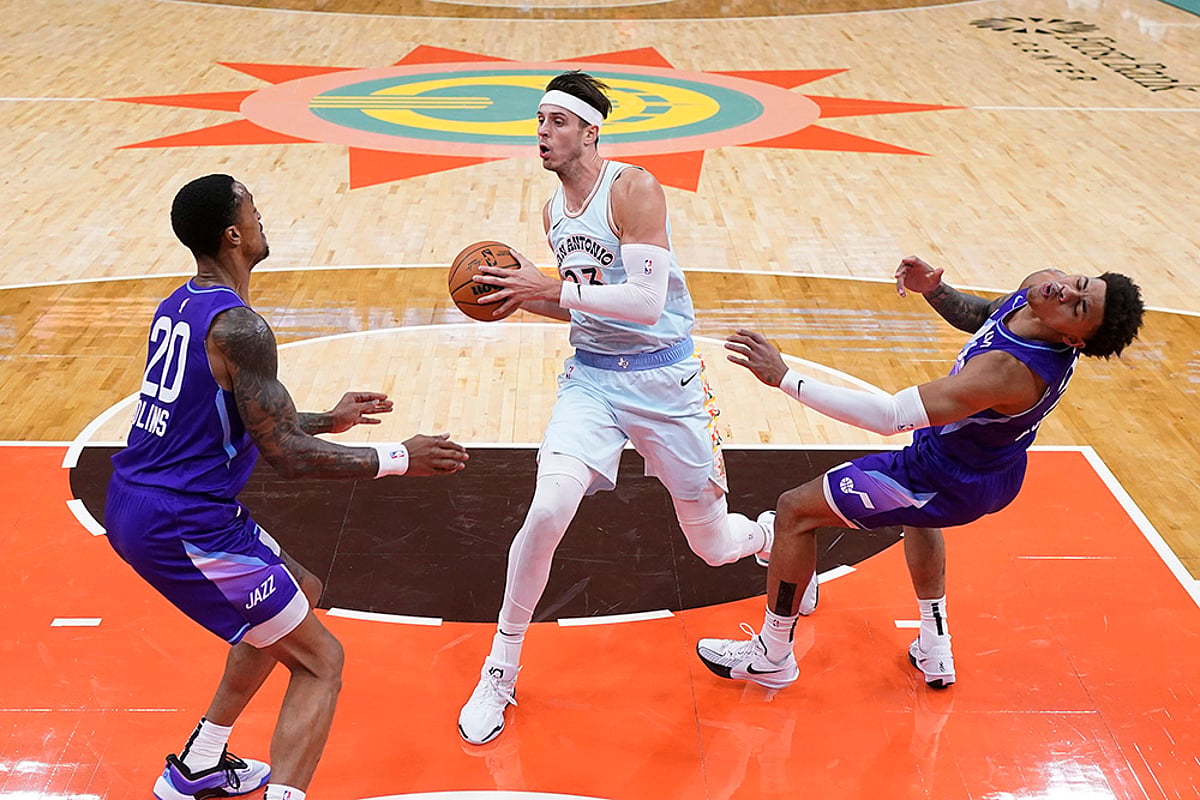 NBA Basketball San Antonio Spurs vs Utah Jazz match gallery_Zach Collins
