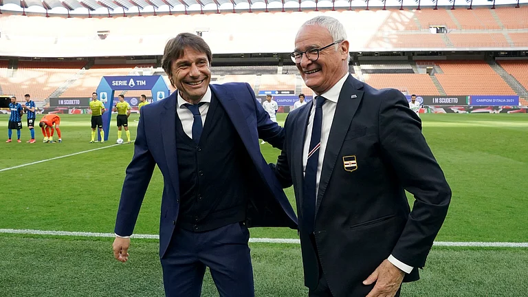Napoli head coach Antonio Conte with new Roma boss Claudio Ranieri - null