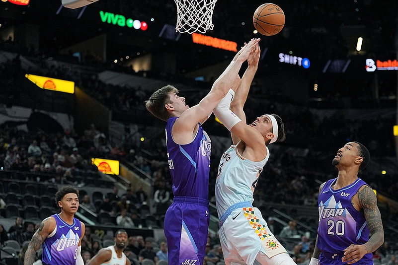 NBA Basketball San Antonio Spurs vs Utah Jazz match gallery_Zach Collins