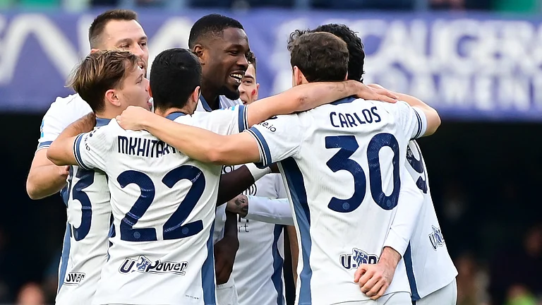 Inter celebrate during their 5-0 rout of Verona - null