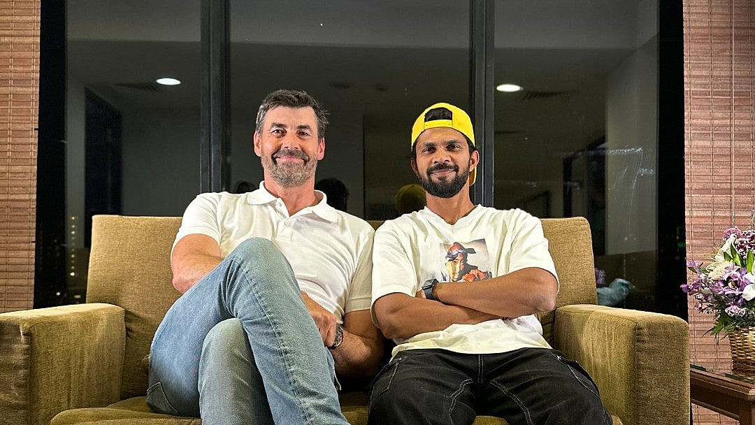 Photo: X | Chennai Super Kings : Chennai Super Kings coach Stephen Fleming and captain Ruturaj Gaikwad before the IPL 2025 mega auction.