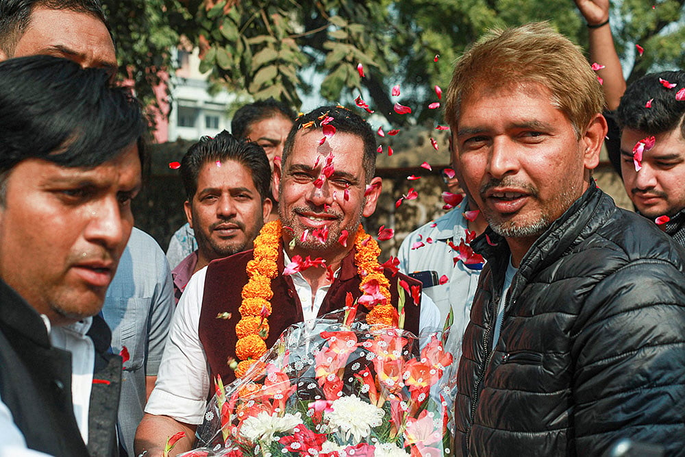 Robert Vadra greeted by supporters in Delhi