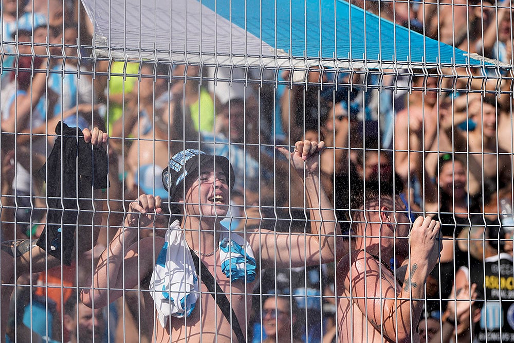 Copa Sudamericana 2024 final Argentinas Racing Club vs Brazils Cruzeiro gallery_Racing Club fans
