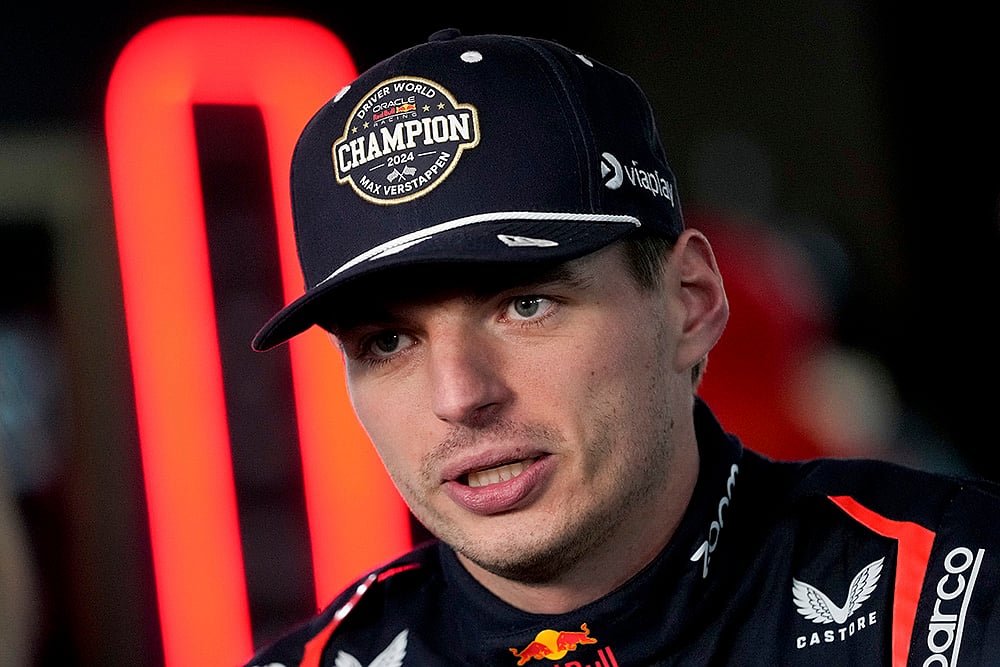 Las Vegas GP: Max Verstappen conducts an interview after the F1 Las Vegas Grand Prix - | Photo: AP/Matt York