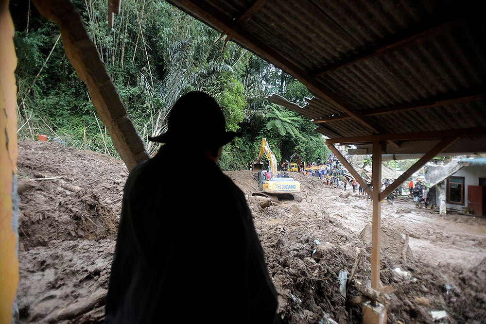 Indonesia: Flash Floods & Landslides Devastate Sumatra Photos_6
