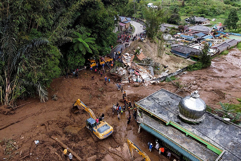 Indonesia: Flash Floods & Landslides Devastate Sumatra Photos_2