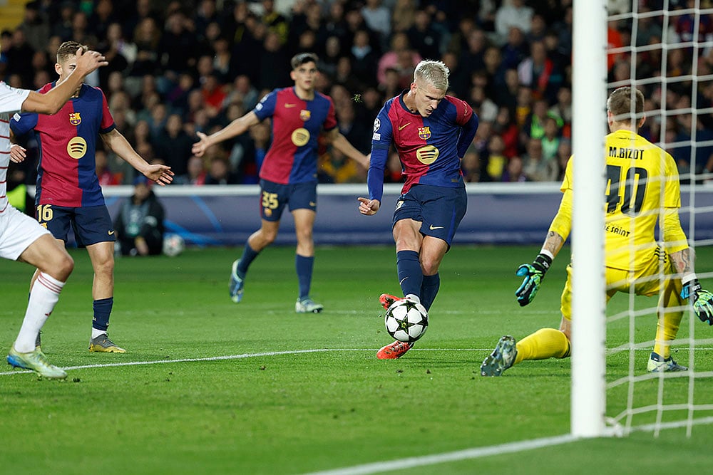 UEFA Champions League soccer Barcelona and Brest football gallery_Dani Olmo