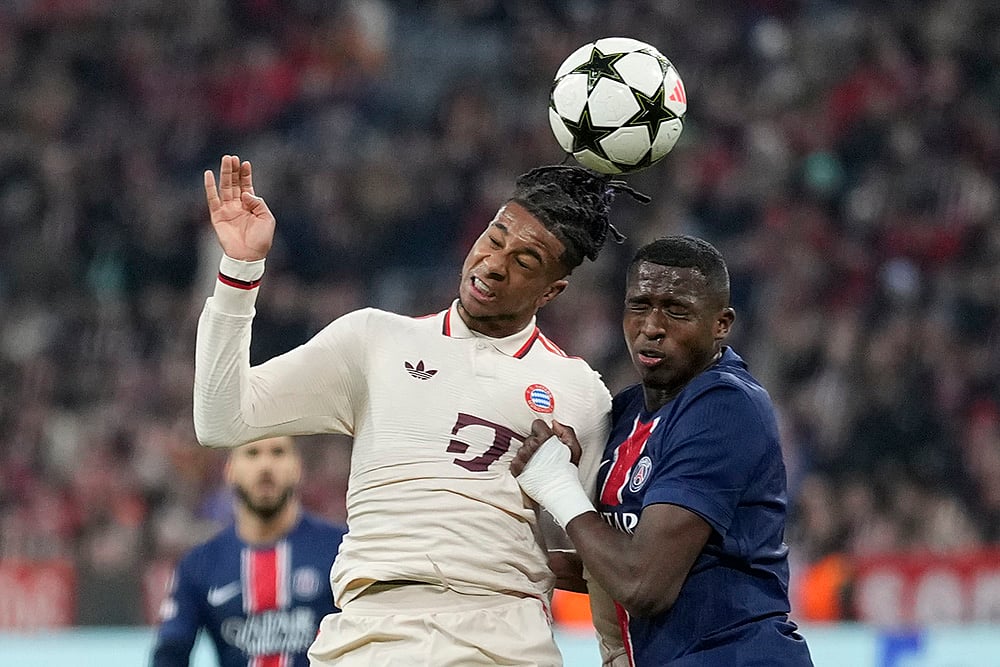 | Photo: AP/Matthias Schrader : UEFA Champions League: Bayern's Michael Olise, left, duels for the ball with PSG's Willian Pacho 