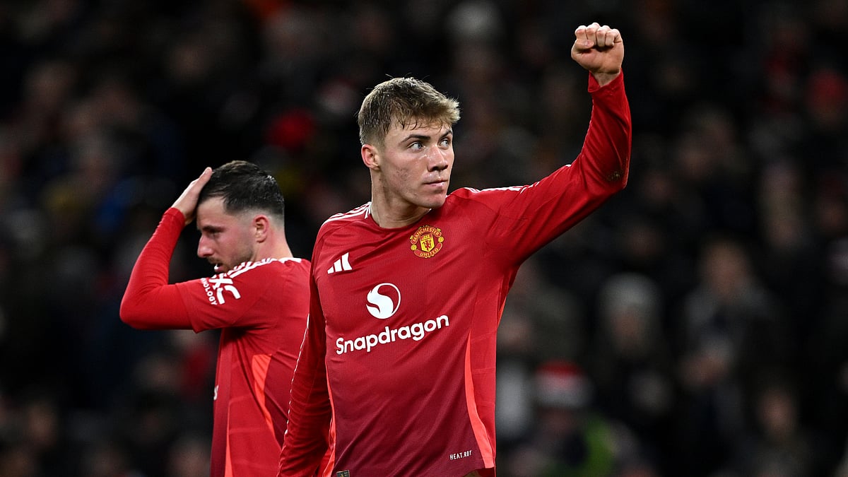 Rasmus Hojlund celebrates for Manchester United.