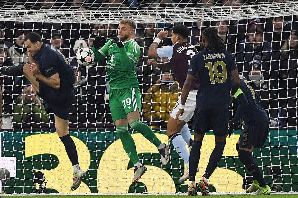2024-25 UEFA Champions League soccer Aston Villa Vs Juventus football gallery: Michele Di Gregorio