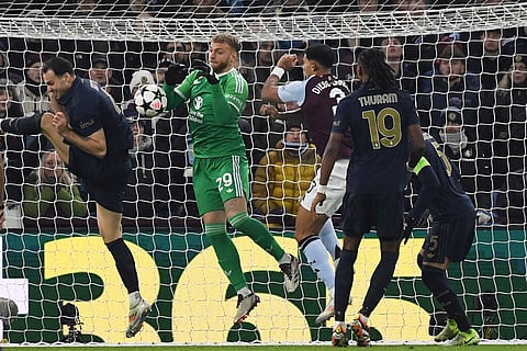 Champions League 2024-25: Juventus' goalkeeper Michele Di Gregorio saves