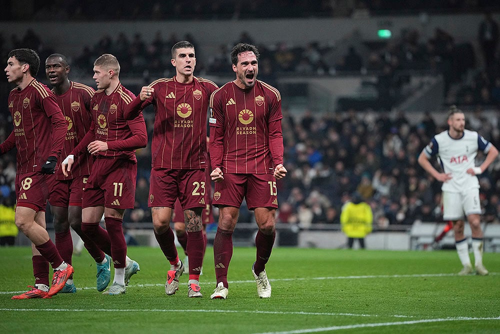 UEFA Europa League Soccer Tottenham Hotspur Vs AS Roma football gallery: Mats Hummels