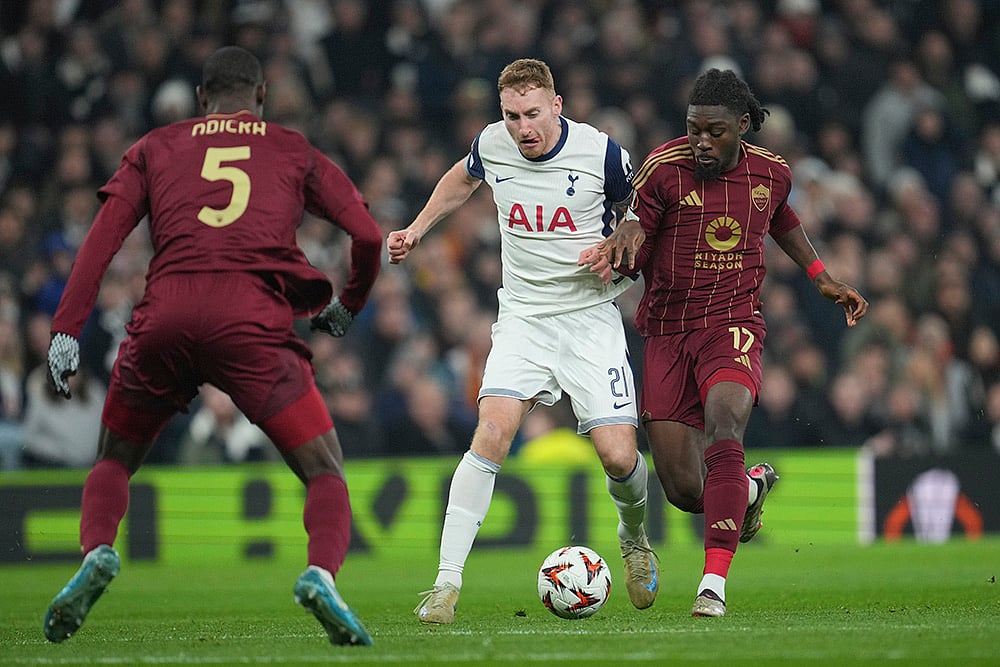 UEFA Europa League Soccer Tottenham Hotspur Vs AS Roma football gallery: Manu Kone