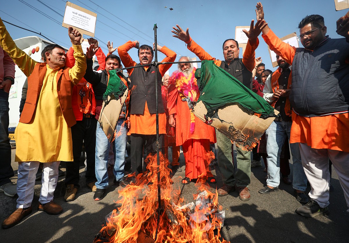 PTI : Protest over attacks on Hindus in Bangladesh