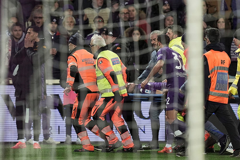 Italy Serie A soccer Fiorentina Vs Inter Milan football Edoardo Bove incident photos