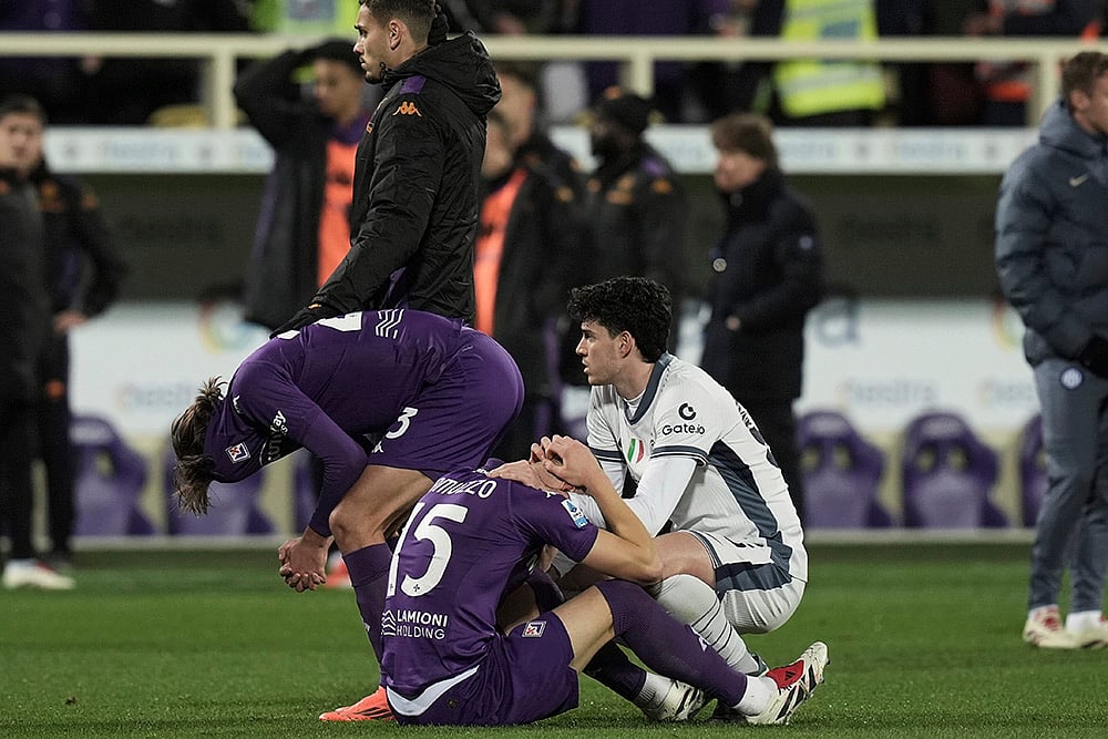Italy Serie A soccer Fiorentina Vs Inter Milan football Edoardo Bove incident photo: 3