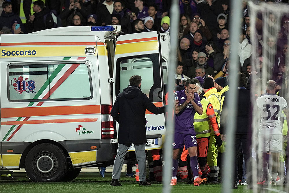 Italy Serie A soccer Fiorentina Vs Inter Milan football Edoardo Bove incident photo: 1