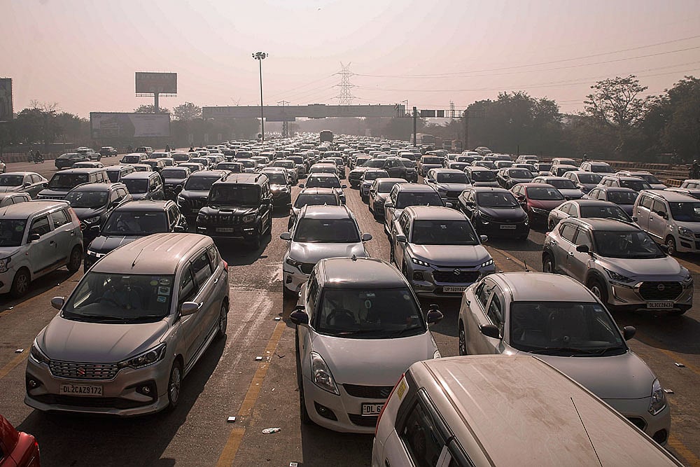 Farmers march: Traffic jam on DND Flyway