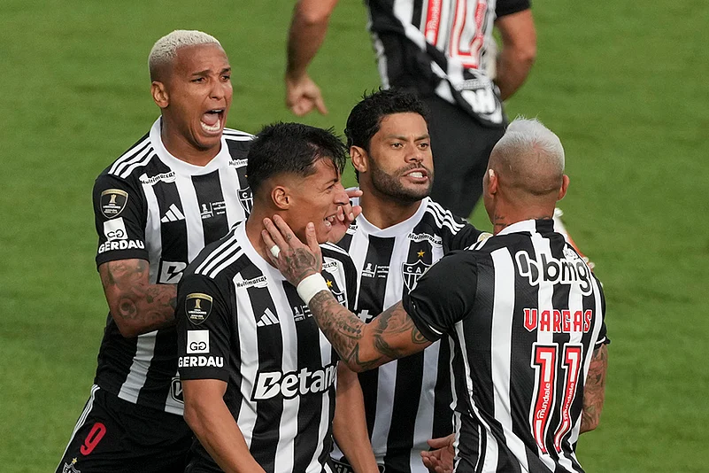 Copa Libertadores Final Botafogo vs Atletico Mineiro football gallery: Eduardo Vargas