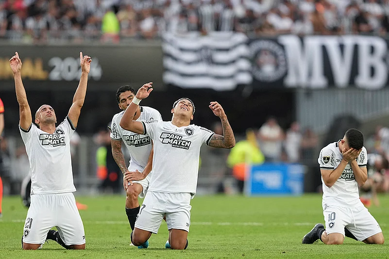 Copa Libertadores Final Brazils Botafogo vs Brazils Atletico Mineiro football gallery: 2