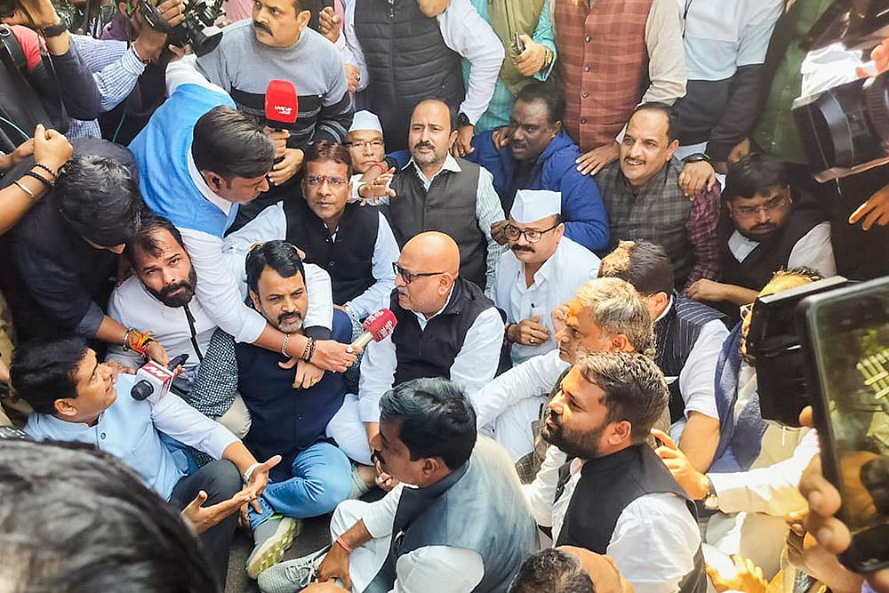 Congress delegation stopped from going to Sambhal