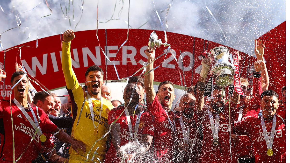 Manchester United lift the FA Cup - null