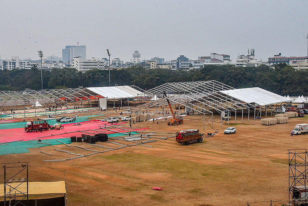Preparations for swearing-in ceremony in Mumbai