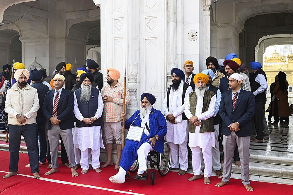 Photo: PTI/Shiva Sharma : Sukhbir Badal at Golden Temple to serve 'tankhah'