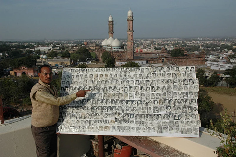 Bhopal Gas Tragedy at Union Carbide plant on December 04, 1984_12