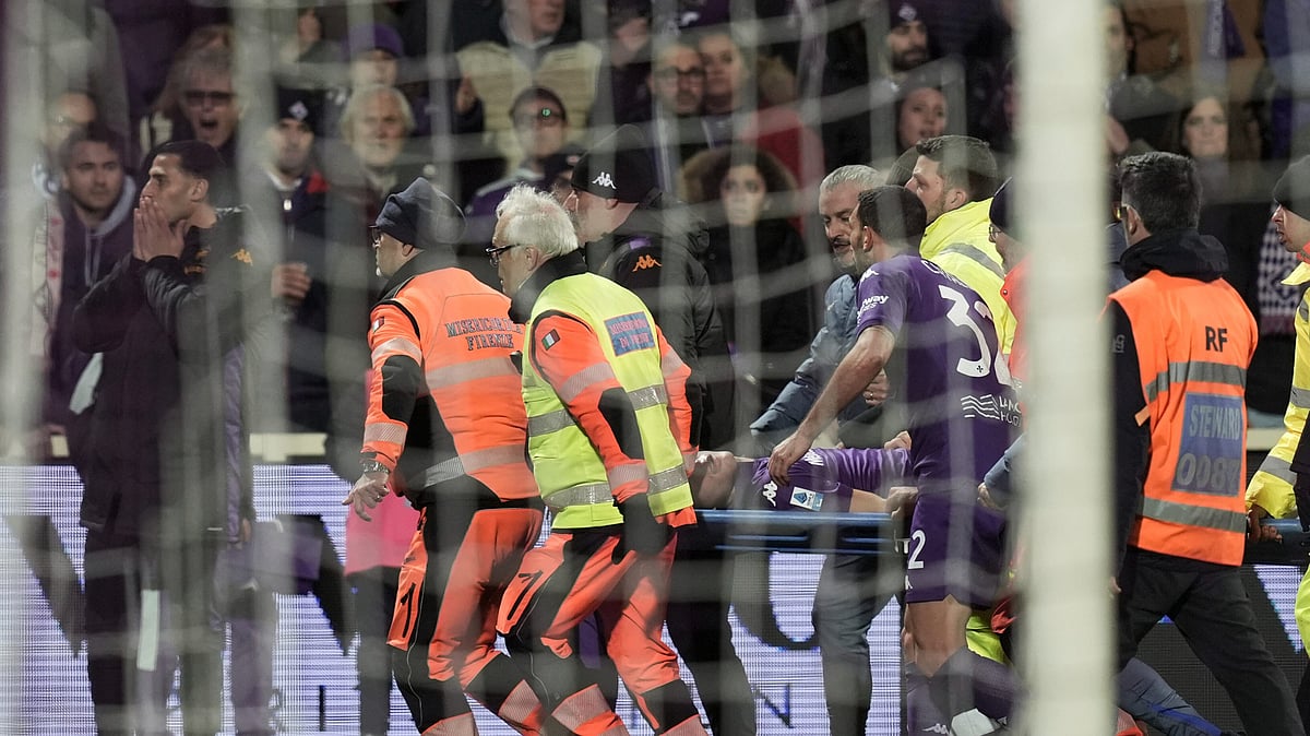 Massimo Paolone/LaPresse via AP : Fiorentina's Edoardo Bove, injured, is transported to a waiting ambulance during the Serie A soccer match between Fiorentina and Inter at the Artemio Franchi Stadium in Florence.