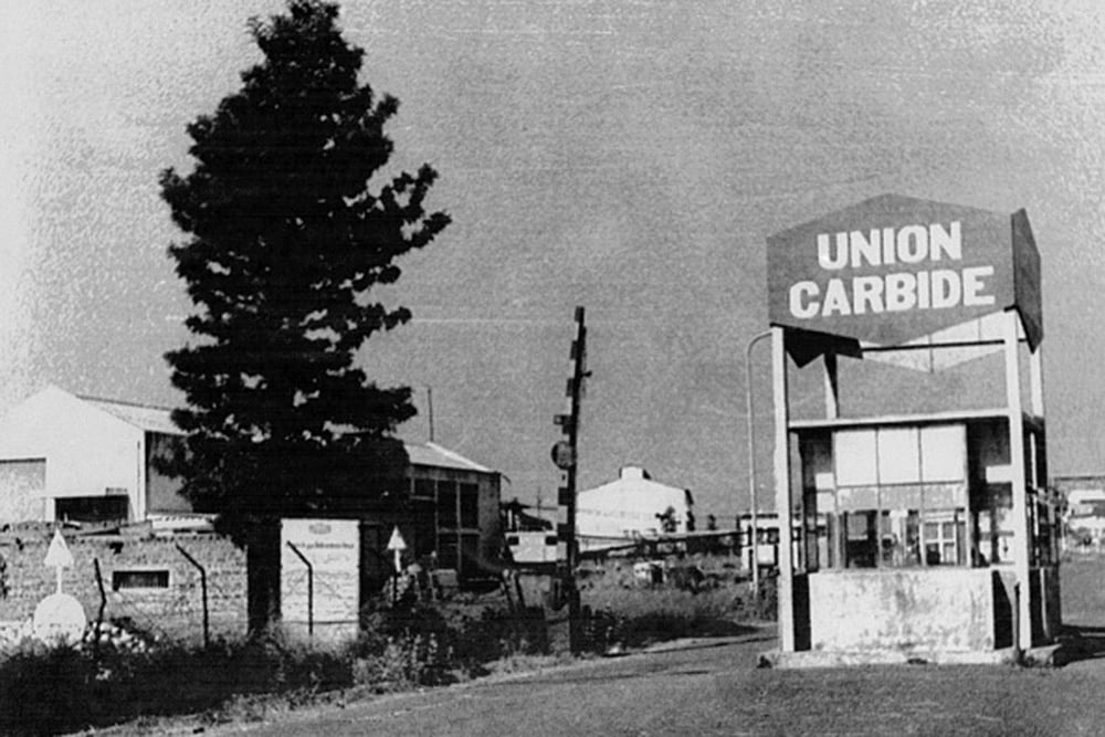 Photo: Getty Images : Bhopal Gas Tragedy at Union Carbide plant on December 04
