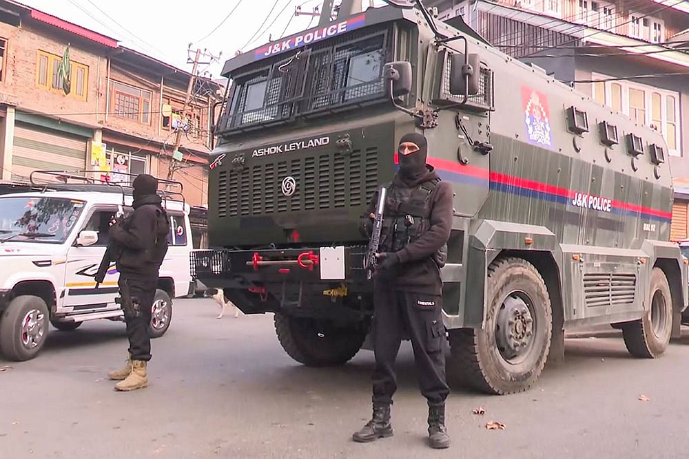 Encounter Indian Army-J&K Police joint operation in Srinagar