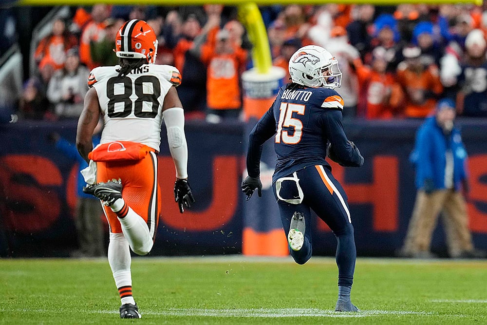 National Football League NFL Denver Broncos vs Cleveland Browns match gallery: Nik Bonitto