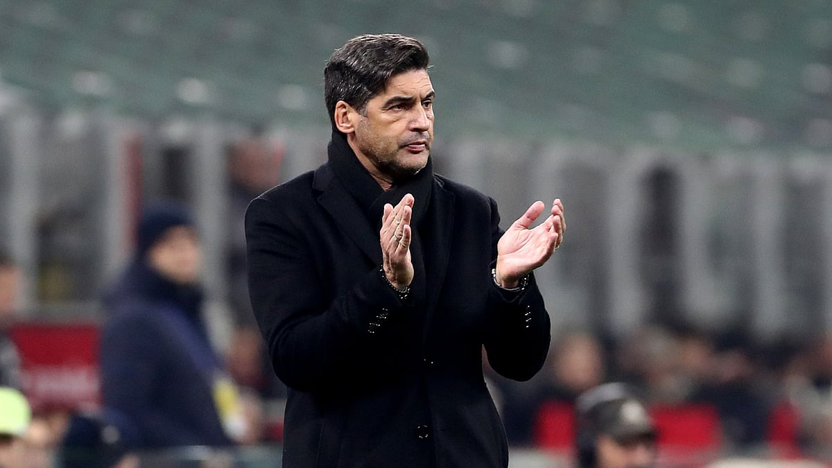 Paulo Fonseca leads the applause for Milan