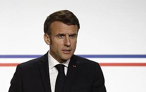 AP : Macron Greenlights New Nuclear Aircraft Carrier To Replace Charles De Gaulle