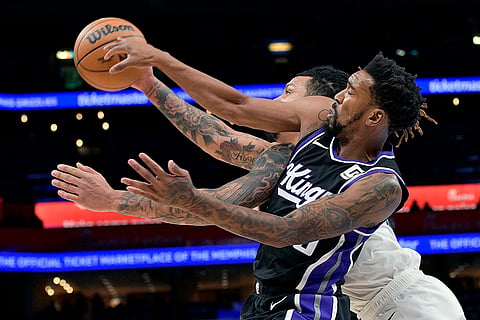 NBA 2024-25: Kings guard Malik Monk (0) and Grizzlies forward Brandon Clarke vie for control of the ball