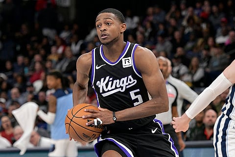 NBA 2024-25: Kings guard De'Aaron Fox (5) drives to the basket