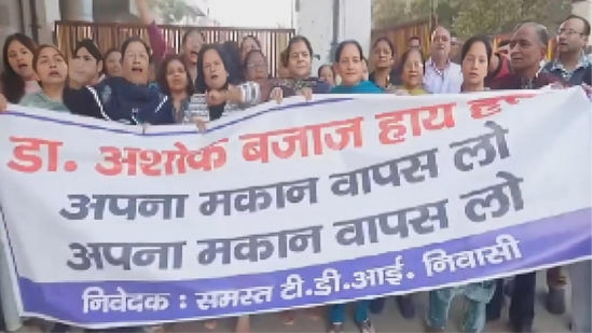 | Photo: X : 'Hindu Housing Society' Stages 'Makaan Vaapis Lo' Protest After Sale Of Flat To Muslim Doctor