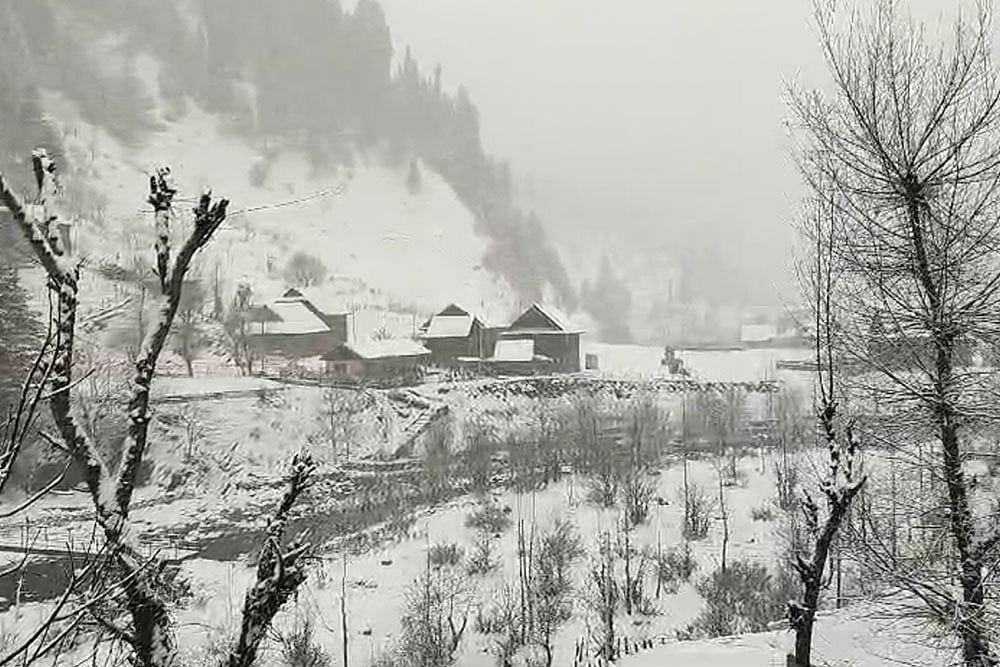 Snowfall in J-Ks Kupwara
