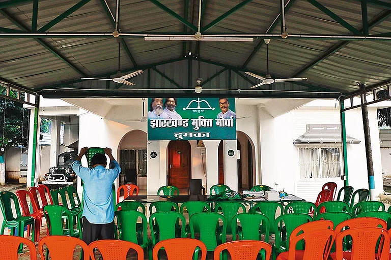 Pledges in the Air: The scene before a party meeting at Hemant Soren’s residence on November 7, 2024 - | Photo: Anupam Prashant Minz