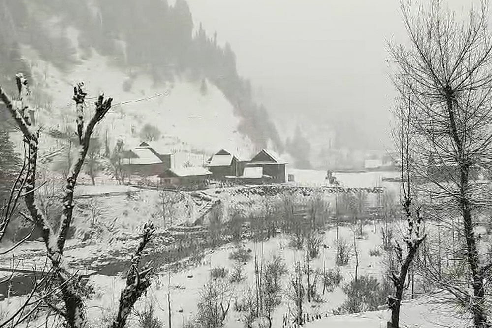 North India weather Snowfall in Kupwara