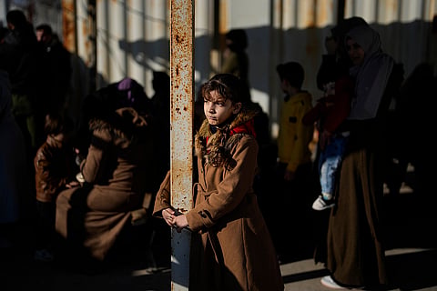 Syrians wait to cross at the Oncupinar border