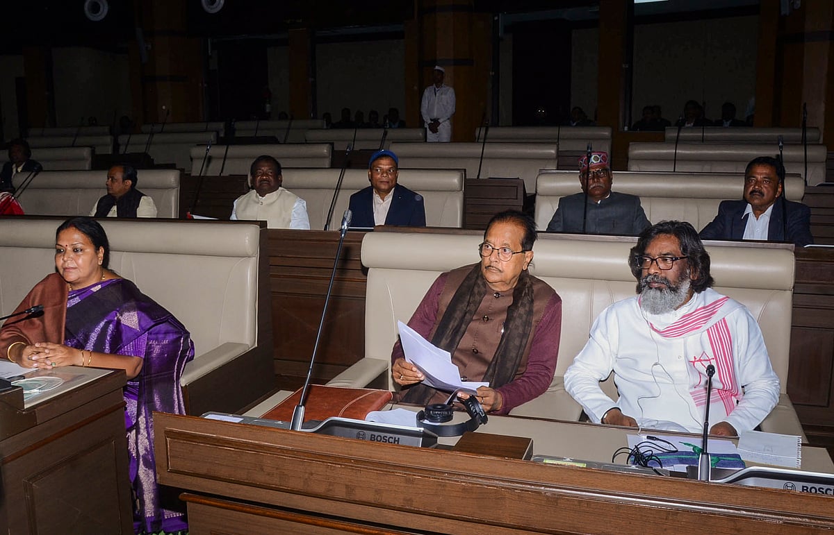 Hemant Soren And Ministers Take Oath As Members Of Jharkhand Assembly - | Photo: PTI