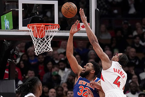 NBA Basketball: Raptors forward Scottie Barnes (4) fouls Knicks center Karl-Anthony Towns
